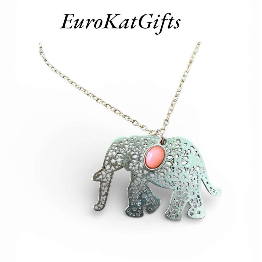 NEW Gold tone brassy Elephant Pendant Necklace NWT New with Tags